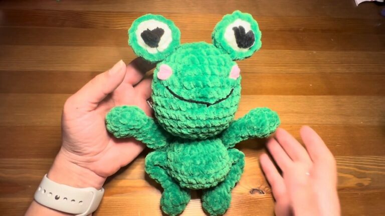 Crochet Love Sick Frog That’s Perfect for Personalized Gifting