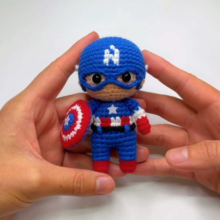 Free Crochet Capitan America Chibi Pattern for Marvel Enthusiasts