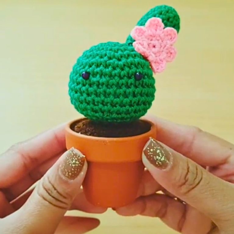 Adorable Free Crochet Amigurumi Cactus for Giftable Keepsakes