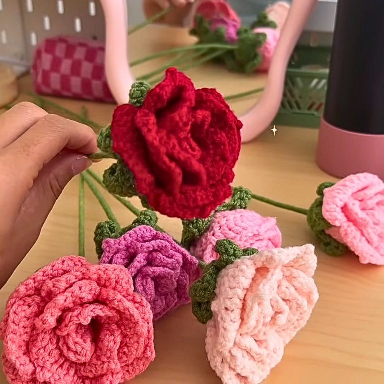 Crochet Simple Rose Amigurumi Pattern with Realistic Petals