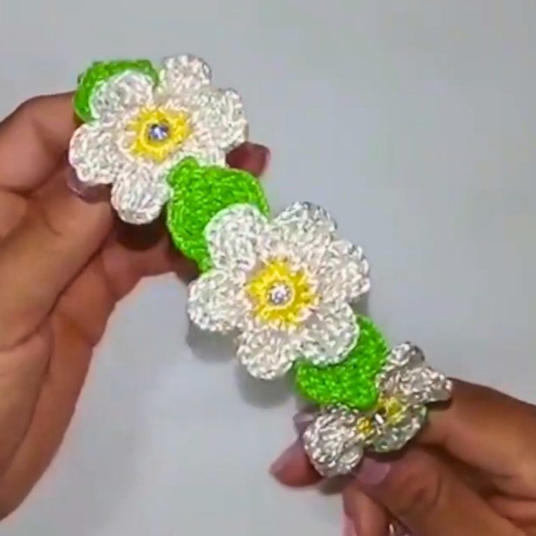Fresh Crochet Daisy Flower Headband Pattern with Sweet Style