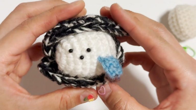 Crochet Clam With Pearl