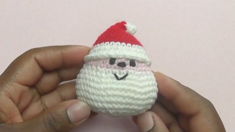 Crochet Mini Santa Amigurumi
