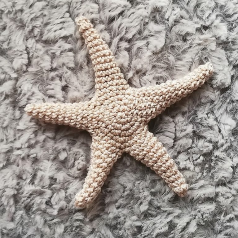 Happy Crochet 6 Starfish Plushies Pattern for Little Ones