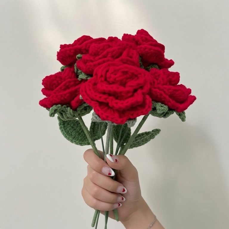 Trendy Crochet Rose Flower Pattern for Valentine's Day