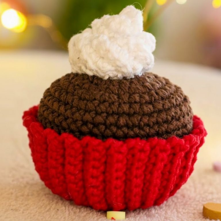 Simple Crochet Cupcake Pattern That Looks Good Enough to Eat