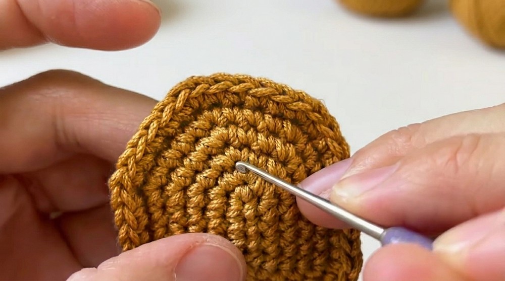 Crochet Taco Keychain Tutorial - Amigurumi Taco 5