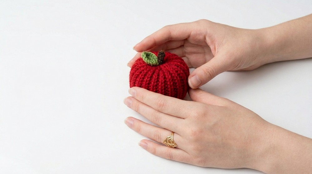 How to Crochet Teacher's Gift Apple Amigurumi 6