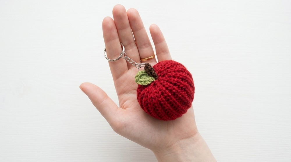 How to Crochet Teacher's Gift Apple Amigurumi 7