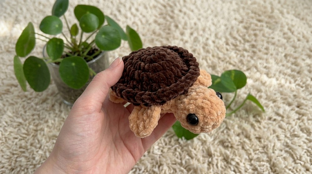 How to Crochet a Mini Turtle Keychain 2