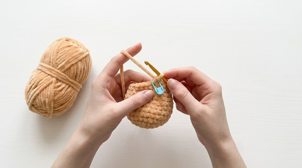 How to Crochet a Mini Turtle Keychain 3