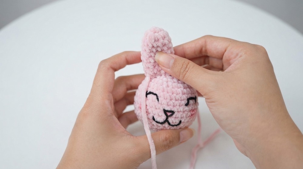 AMIGURUMI BUNNY KEYCHAIN 8