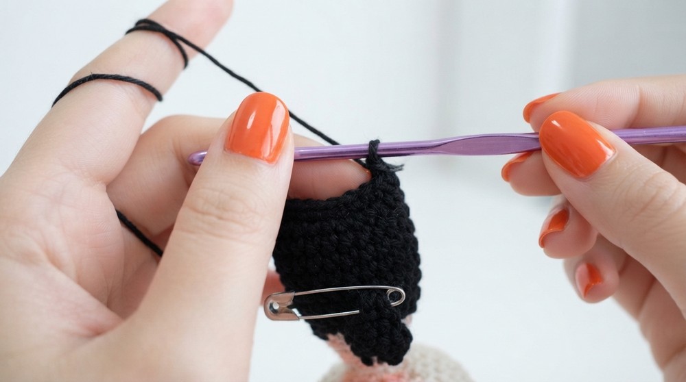 AMIGURUMI HALLOWEEN DOLL 6