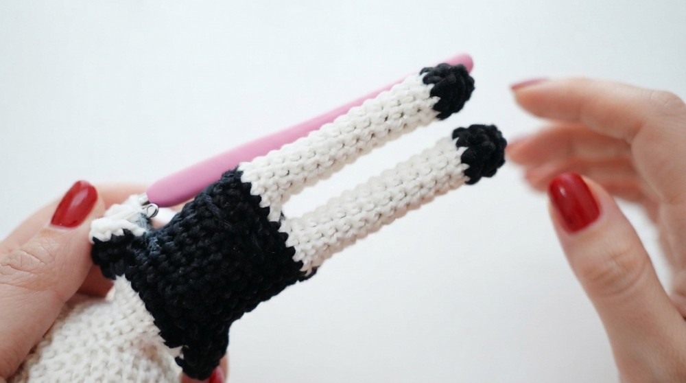 AMIGURUMI MORTICIA ADDAMS (younger version) 8