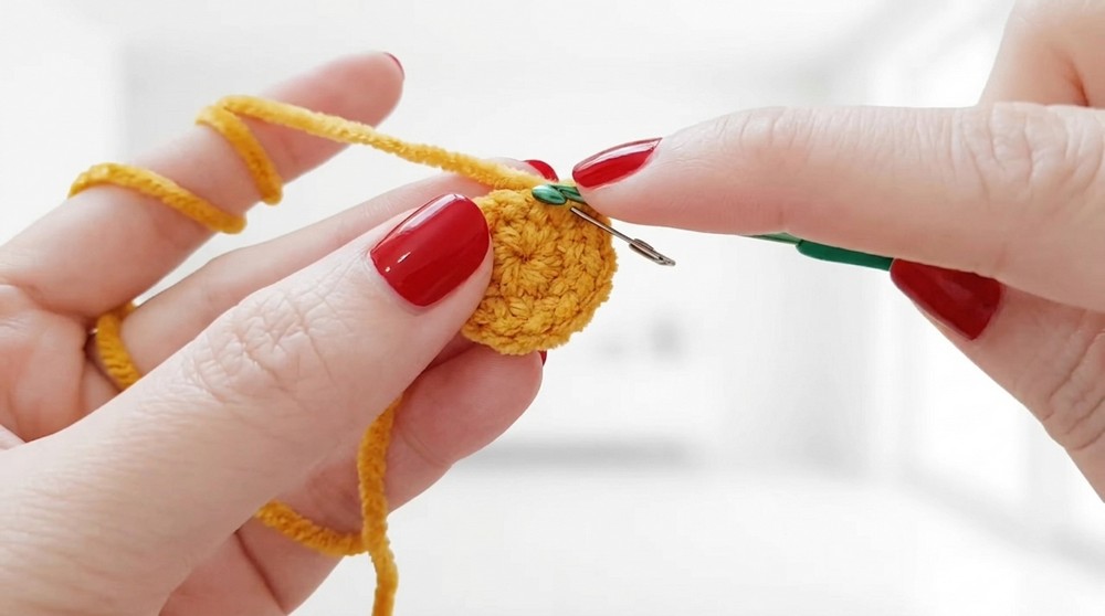 AMIGURUMI PIG KEYCHAIN 4