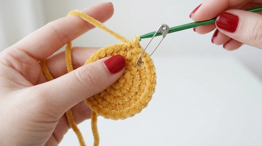 AMIGURUMI PIG KEYCHAIN 5