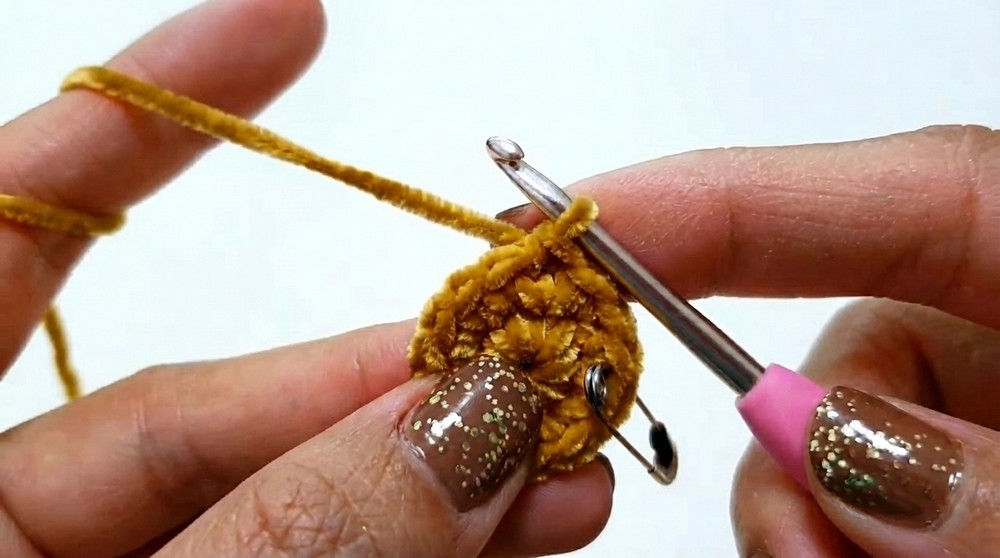 AMIGURUMI WINNIE THE POOH 3