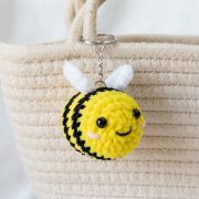 Crochet Bee Keychain Step by Step (3)