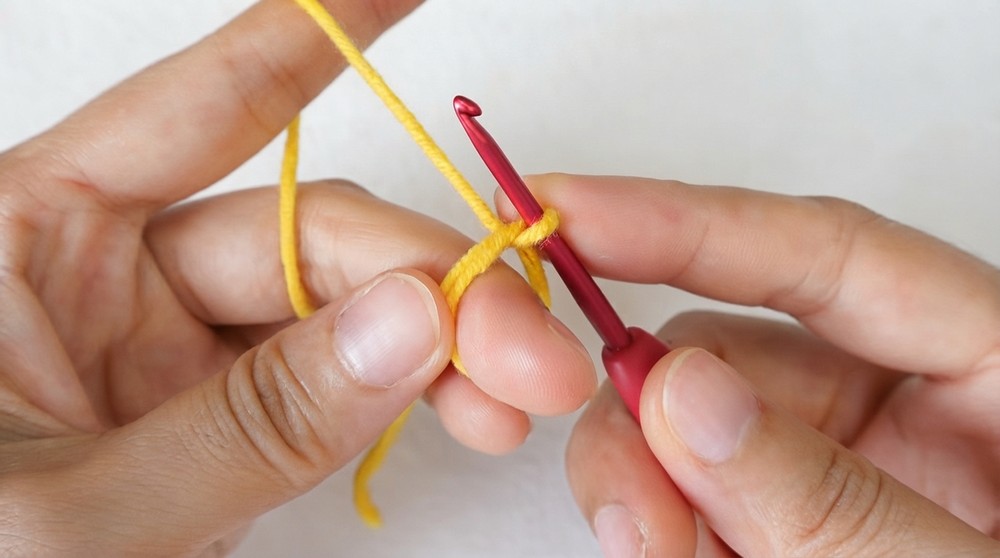 Crochet Bee Keychain Step by Step (4)