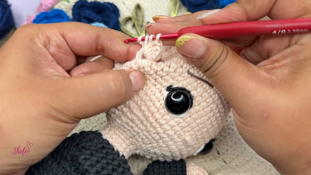 Crochet Graduation Bouquet Step by Step 🎓 20cm Easy and Elegant Amigurumi (4)