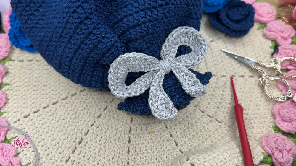Crochet Graduation Bouquet Step by Step 🎓 20cm Easy and Elegant Amigurumi (5)