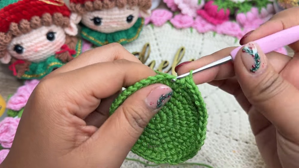 Crochet Grinch Ornament Easy and Quick Step-by-Step (4)