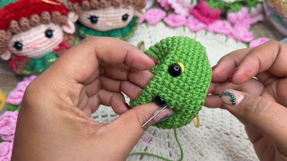 Crochet Grinch Ornament Easy and Quick Step-by-Step (5)
