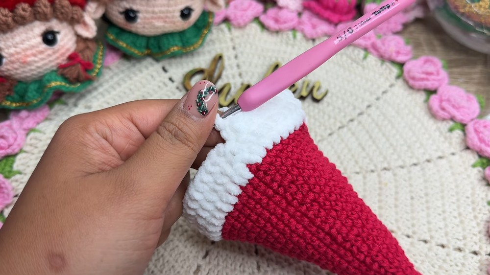 Crochet Grinch Ornament Easy and Quick Step-by-Step (8)