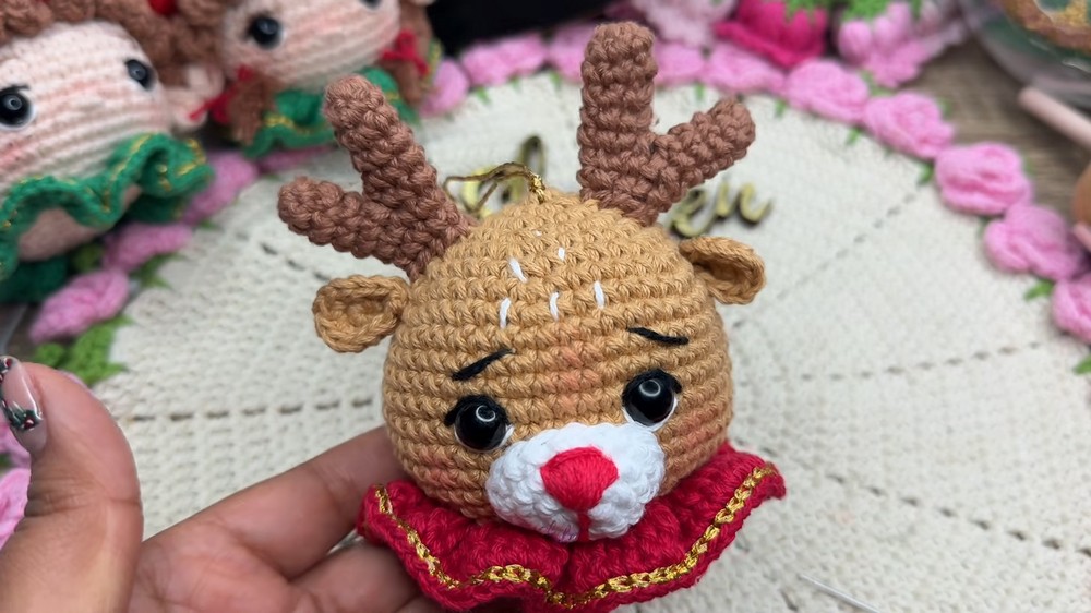 Crochet Reindeer Sphere Step-by-Step Tutorial (Christmas Amigurumi) (4)