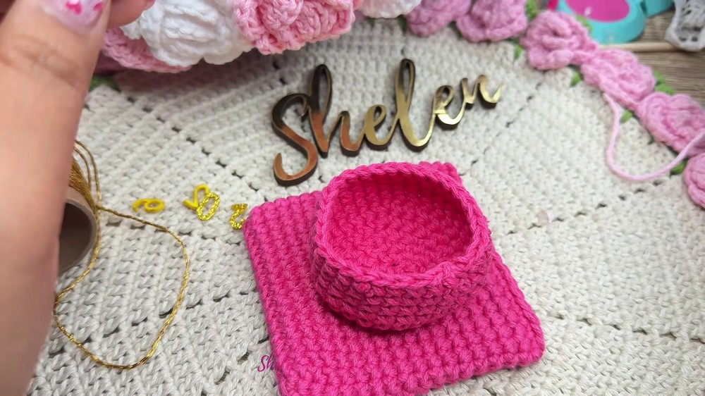 Crochet Reversible Doll Graduation Accessories 🎓 Stole, Cap and Diploma Step by Step 5