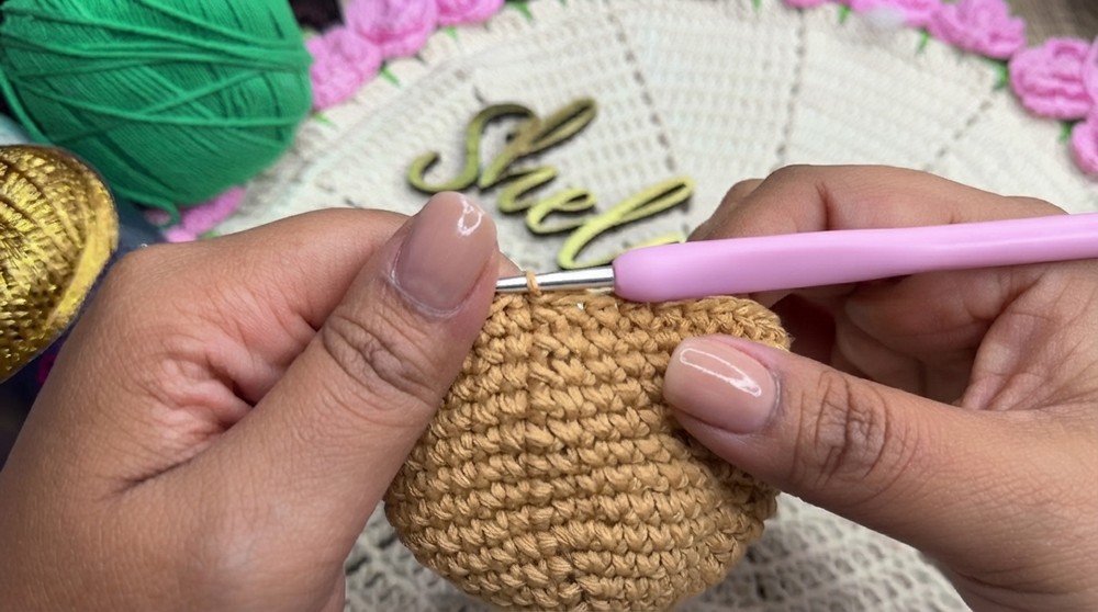 Crochet Snowman Step-by-Step Tutorial for Christmas (2)