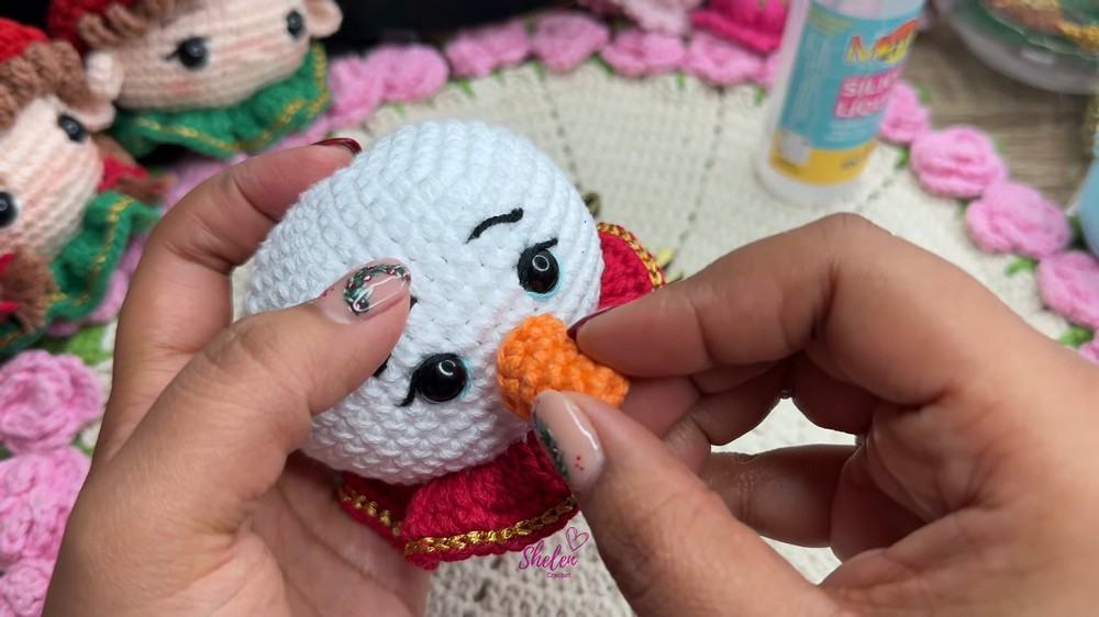 Crochet Snowman Step-by-Step Tutorial for Christmas (7)