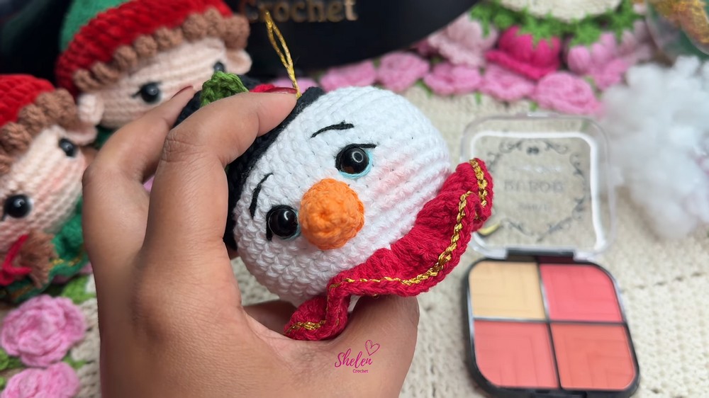 Crochet Snowman Step-by-Step Tutorial for Christmas (8)