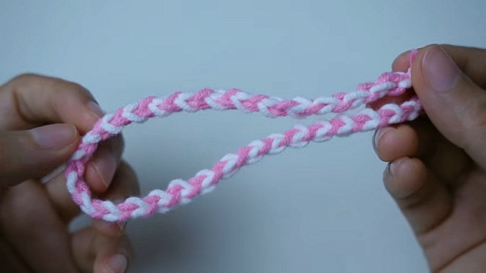 Crochet a Cute Christmas Snowman Tutorial (5)