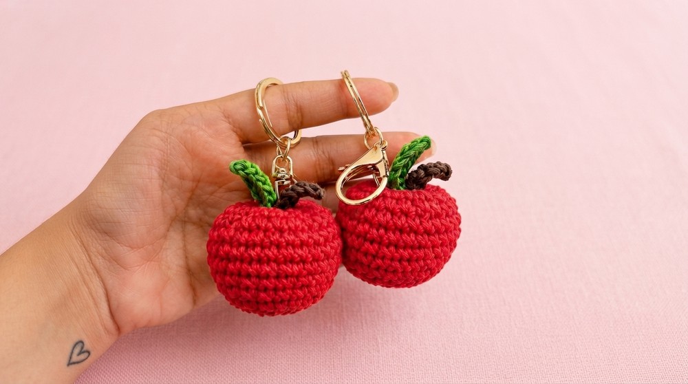 Easy Crochet Apple Keychain Tutorial 🍎 Step-by-Step Amigurumi (2)