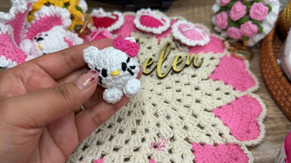 Hello Kitty Surprise Tulip Crochet 🌷 Amigurumi Step by Step (6)