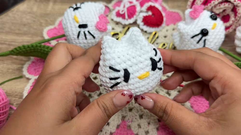 Hello Kitty Tulip Crochet 🌷 Step-by-Step Crochet Easy Amigurumi (6)