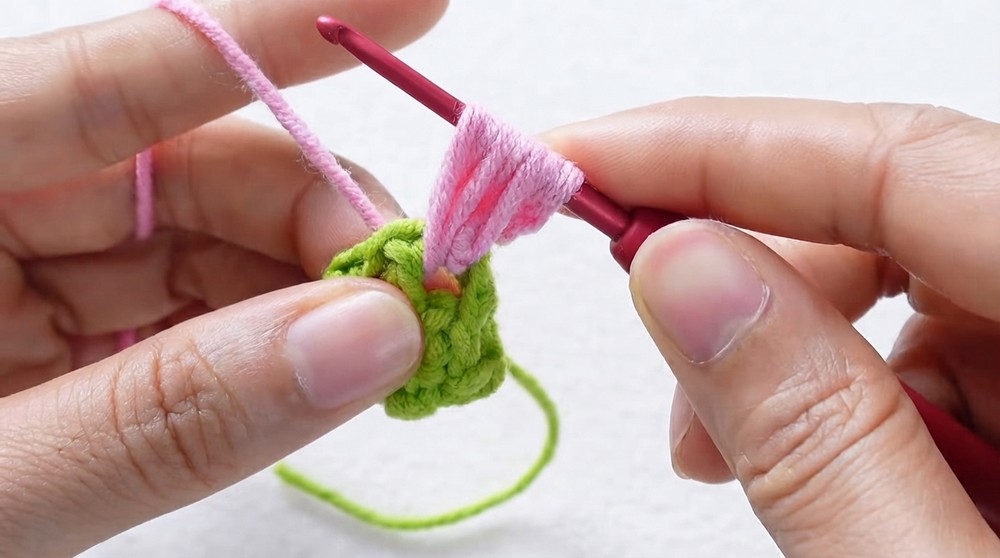 How to Crochet Lily of the Valley Keychain (2)