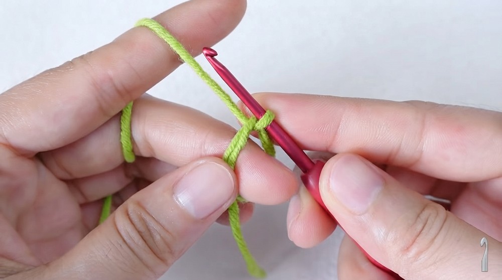 How to Crochet a Mini Daisy Pot (2)