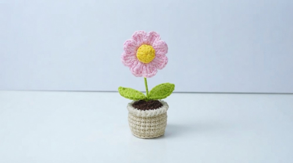 How to Crochet a Mini Flower Pot Pattern (1)