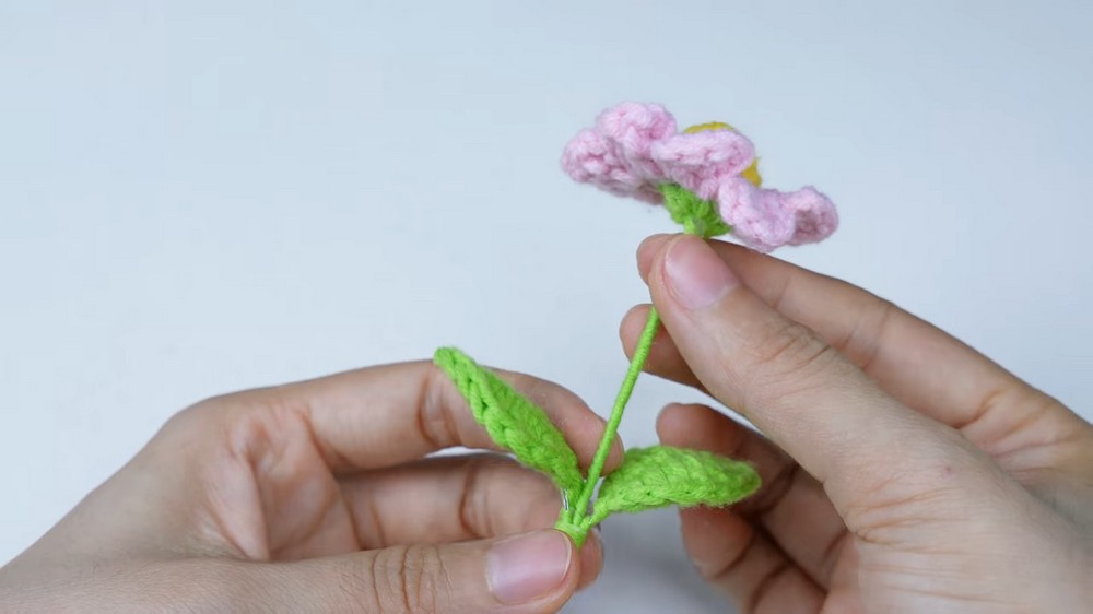 How to Crochet a Mini Flower Pot Pattern (4)