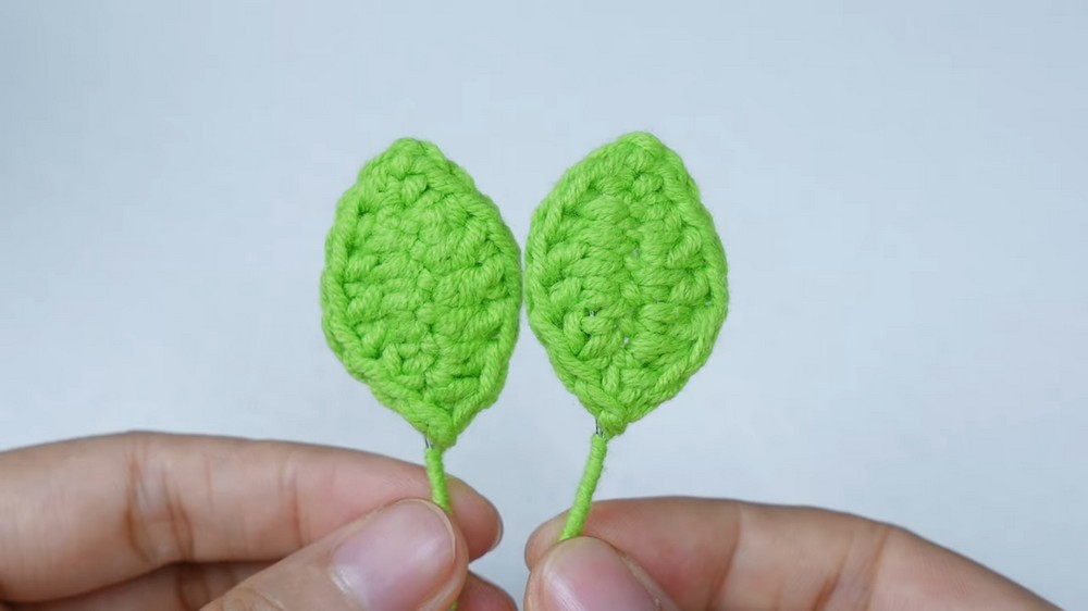 How to Crochet a Mini Flower Pot Pattern (6)