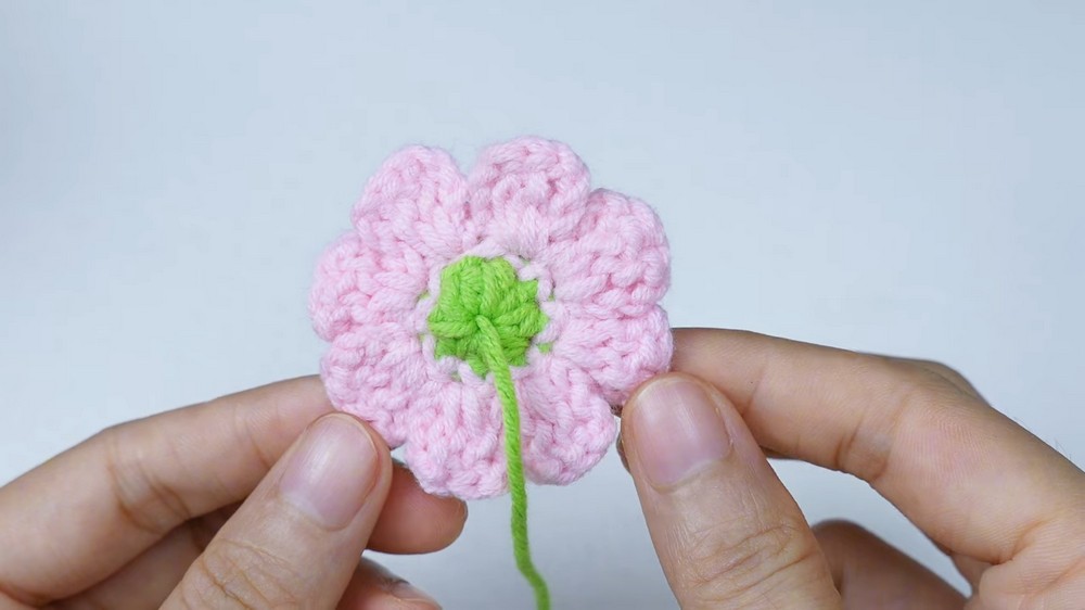 How to Crochet a Mini Flower Pot Pattern (7)