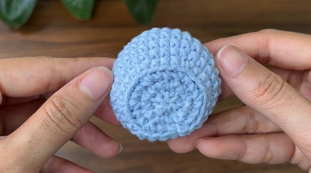 How to Crochet an Octopus Amigurumi keychain (3)