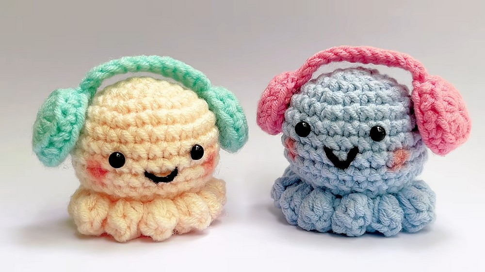 How to Crochet an Octopus Amigurumi keychain (7)