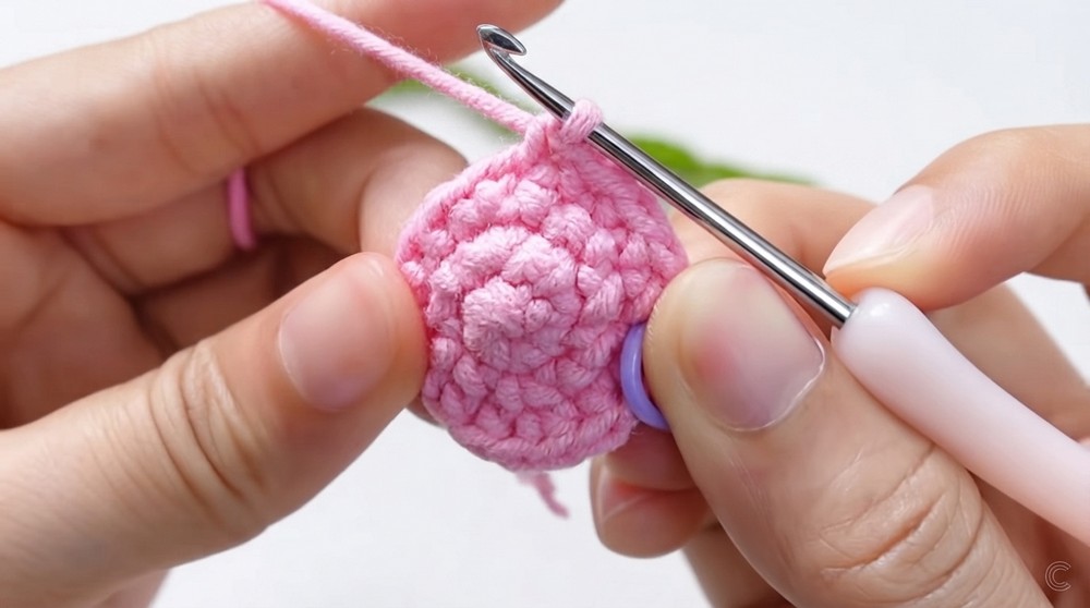 How to crochet Cherry Keychain (4)