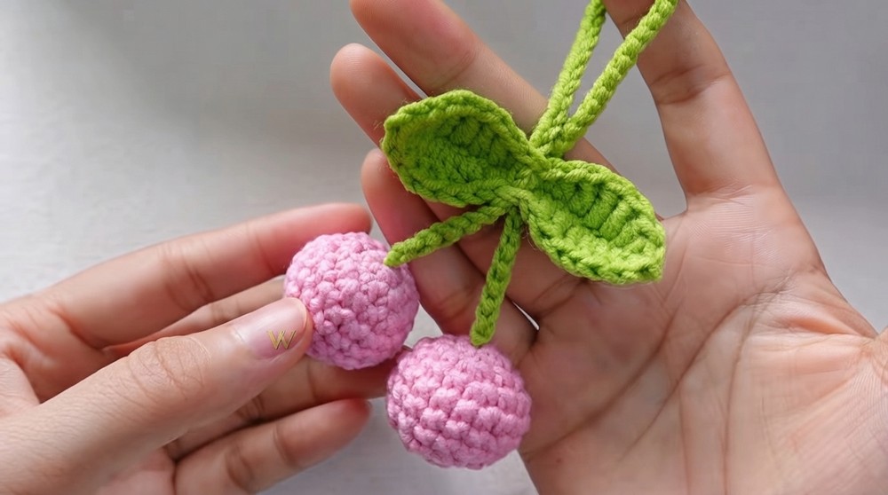 How to crochet Cherry Keychain (5)