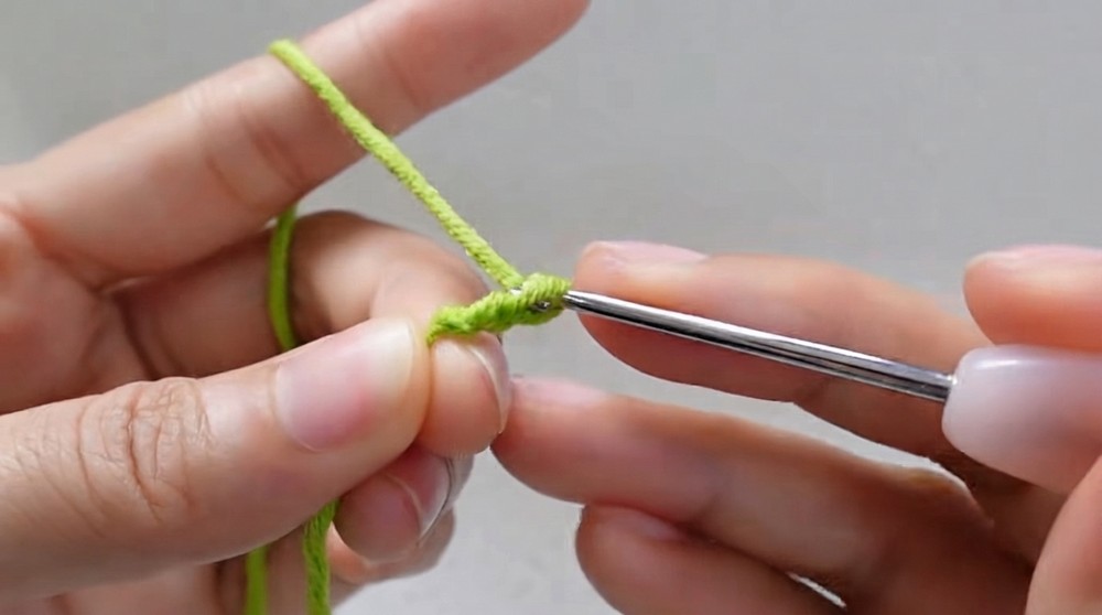 How to crochet Cherry Keychain (7)