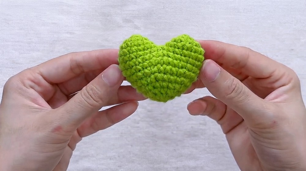 How to crochet Heart Cactus Pattern (3)