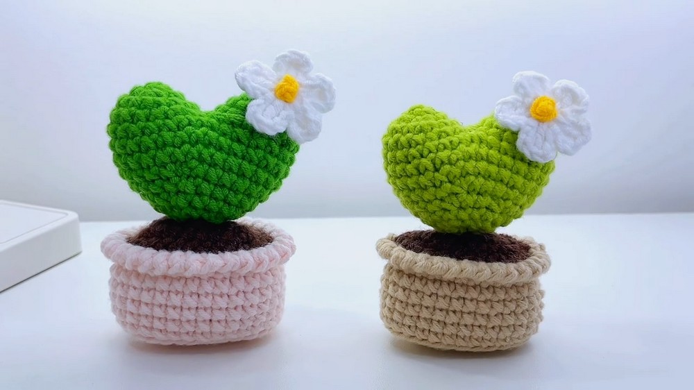 How to crochet Heart Cactus Pattern (7)